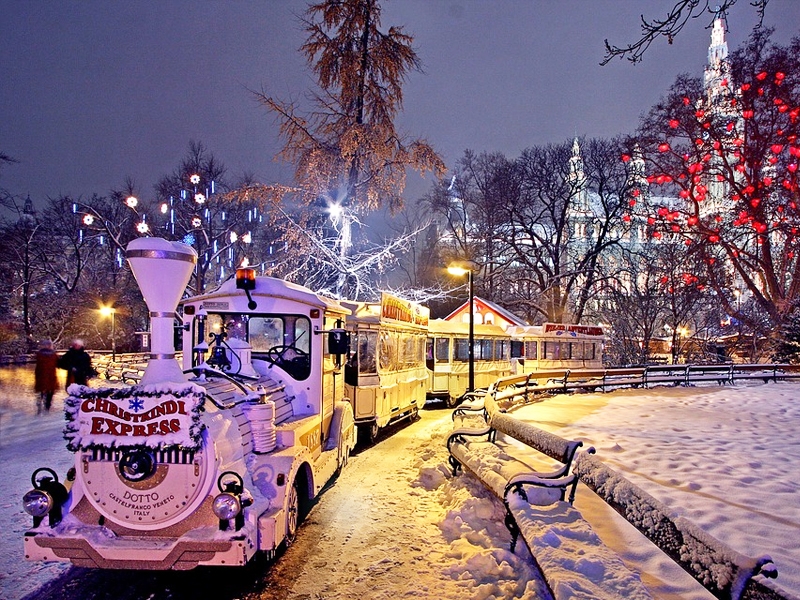 Екскурзия за Нова Година до Виена и Будапеща! Транспорт + 3 нощувки на човек със закуски + посещение на Белград от Еко Тур
