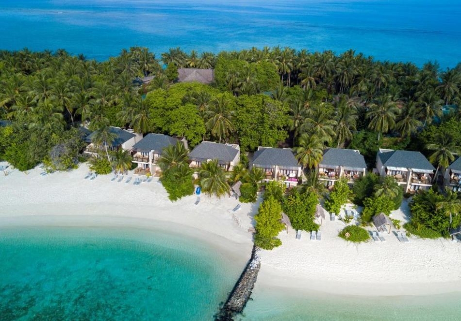 Почивка през 2023г. на Малдивите в SUMMER ISLAND MALDIVES! Чартърен полет от София + 7 нощувки на човек със закуски и вечери!