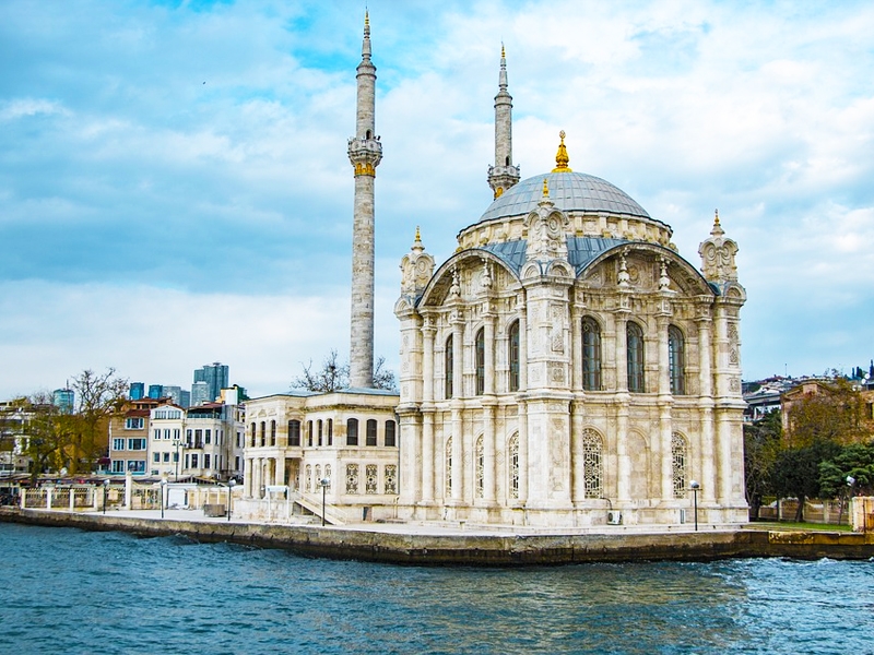 Екскурзия до Истанбул! 2 нощувки на човек със закуски + транспорт и посещение на Одрин от Луксъри Травел