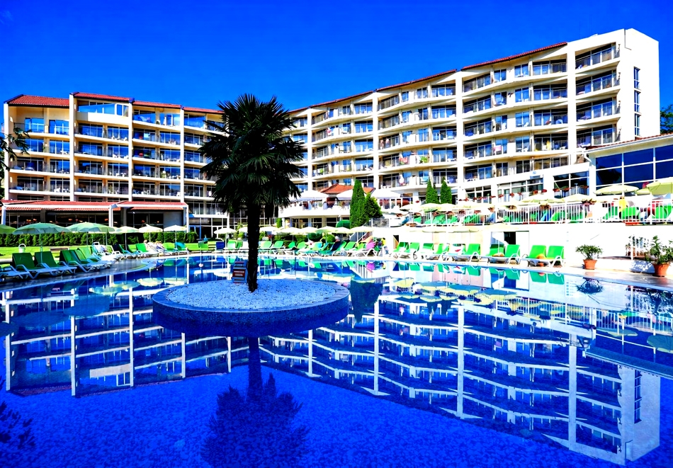 Почивка в Златни пясъци: All Inclusive на човек в апартамент + басейн от хотел Мадара****
