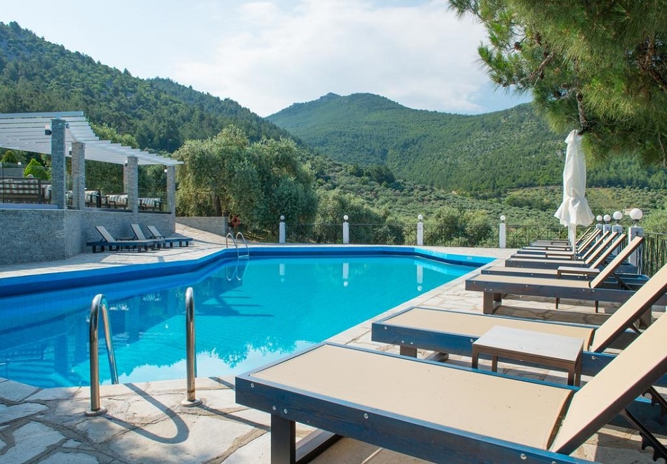Ранни записвания за море в Гърция 2020г.! Нощувка в двойна супериор стая на човек със закуска + басейн от хотел Natassa***, Скала Потамия, о. Тасос