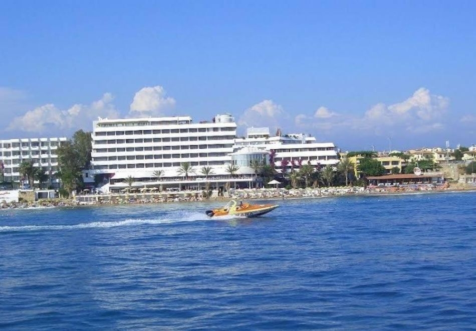 Ранни записвания на първа линия в Алания, Турция: Самолетен билет от София + 7 нощувки на човек на база All Inclusive в Rubi Hotel 5*