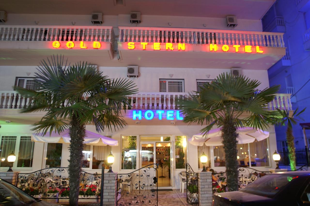 Ранни записвания за море 2020г. на 80м. от плажа в Паралия Катерини! Нощувка на човек със закуска в хотел Gold Stern, Гърция!
