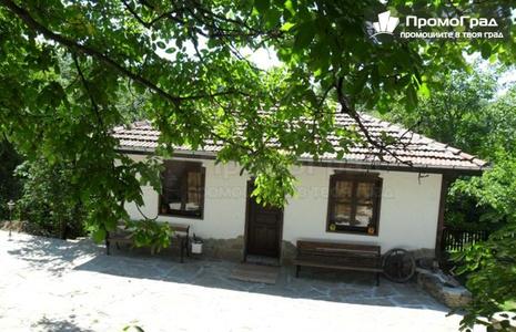 Нощувка (мин. 2) за/до 8 души в село Черновръх, Трявна в къща за гости Под орехите за 105 лв.