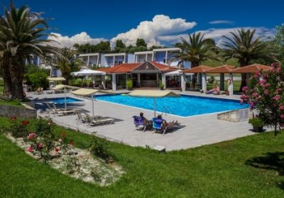 Iris Hotel 3*(+) - Ранни резервации за ЛЯТО 2020 в Гърция, Халкидики: 3, 5 или 7 нощувки на база закуска и вечеря или база All Incluive на цени от 129 лв на човек