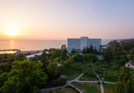 Ранни резервации за лятна почивка 2019 на Халкидики: 3, 5 или 7 нощувки на база закуска и вечеря в хотел Pallini Beach 4* на цени от 175 лв