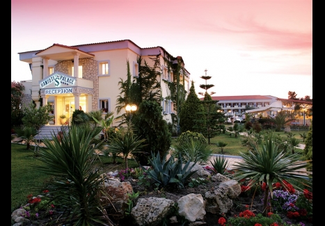 Ранни резервации за почивка в Гърция, Касандра, Халкидики 2019: 3, 5 или 7 нощувки на база закуска и вечеря в хотел Tresor Sousouras (EX. Hanioti Palace) 4* на цени от 133 лева на човек
