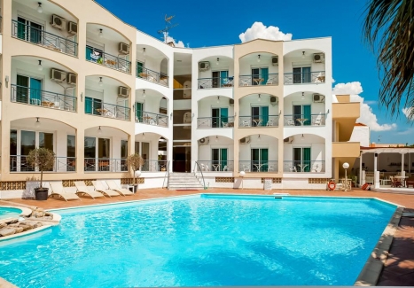 Stavros Beach Hotel 3* - Ранни резервации за лятна почивка 2020 в Гърция: 3, 5 или 7 нощувки на база закуска или закуска и вечеря на цени от 112 лева