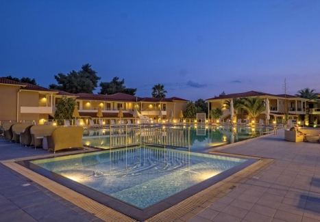 Ранни резервации за лятна почивка 2019 в Гърция, Халкидики, хотел Lagomandra Beach 4*: 4, 5 или 7 нощувки на база закуска и вечеря от 262 лева на човек