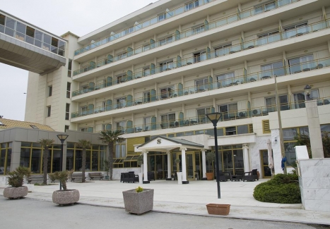 Ранни резервации за ЛЯТО 2019 в Гърция, на плаж край Солун:  3, 5 или 7 нощувки на база закуска и вечеря в 4* хотел Santa на цени от 139 лв на човек