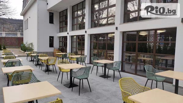 СВЕТИ ВАЛЕНТИН в Семеен хотел Покрит Мост, Ловеч! 2 нощувки за до четирима със закуски и вечери, едната Празнична + Релакс пакет