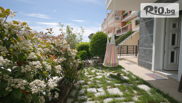 Почивка в Неа Перамос, Гърция! Нощувка в самостоятелна Вила Diamond Resort за до 7 човека, от Arkain Tour