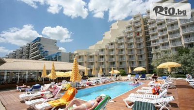 Почивка на брега на морето в Албена! Нощувка на база All Inclusive + басейни, чадър и шезлонг на плажа + Безплатно за дете до 12 год., от Хотел Мура