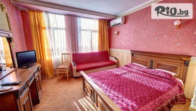 Почивка за един човек в центъра на Русе! Нощувка със закуска + Безплатно за дете до 6г, от Комплекс Извора