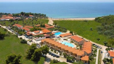 Луксозна почивка на първа линия в Халкидики, Ситония! 7 All Inclusive нощувки във Village Mare Hotel 4* + дете до 12г. Безплатно + открит басейн и автобусен транспорт