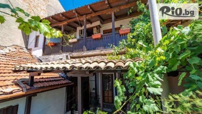 Почивка във Винената къща, в Стария град на Велико Търново! Нощувка + оборудвана кухня и чаша вино за Добре дошли до 1 Юни