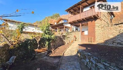 Изгодна почивка във Вила Панорама 3, с. Лещен! Нощувка в самостоятелна вила + джакузи с гледка, камина и барбекю до 30 Април