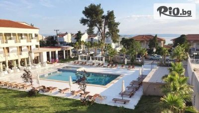 Цяло Лято 2026 на 80 метра от плажа в Hanioti Melathron 4*, Халкидики! 5 нощувки със закуски  + ползване на външен басейн