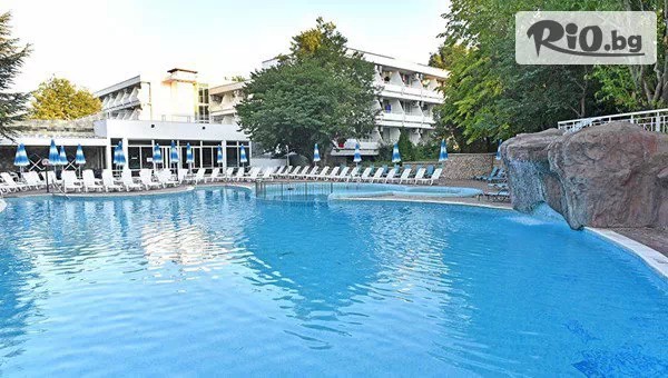 Цяло Лято 2026 в Хотел Алтея, Албена! All Inclusive Light нощувка + басейн с минерална вода, 2 шезлонга и 1 чадър на плажа