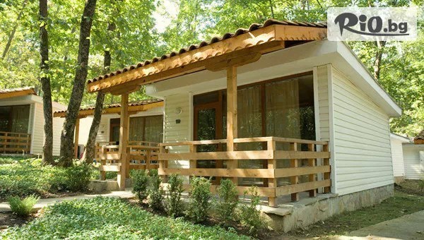 Цяло Лято 2026 във Вили Холидей в Приморско, на 250м. от брега на морето! All Inclusive нощувка за до четирима + басейни