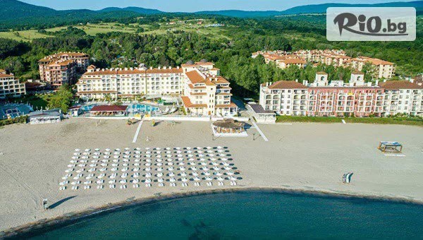 Почивка на първа линия в Апартхотел Серенити Бей 4*, Царево: All Inclusive нощувка + басейн, шезлонг и чадър на плажа + Безплатно за дете до 11.99 г.