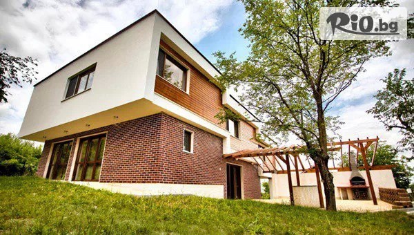 С компания в Къща за гости Дрийм край Ловеч до 31 Март! Нощувка в луксозна къща за 8, 10 или 14 човека + барбекю, оборудвана кухня и фитнес