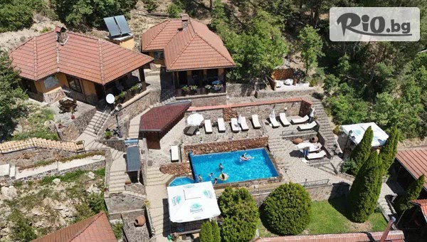 Зимен СПА Релакс в Хотел Сафари Вилидж, Велинград - до 28 Февруари! Нощувка, закуска за двама + джакузи, сауна, парна баня