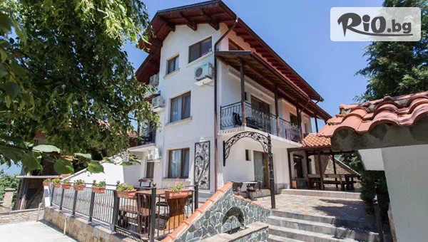 Групова Почивка в Сапарева баня - Къща за гости Перуника! Нощувка за до 17 човека в къща с градина, барбекю