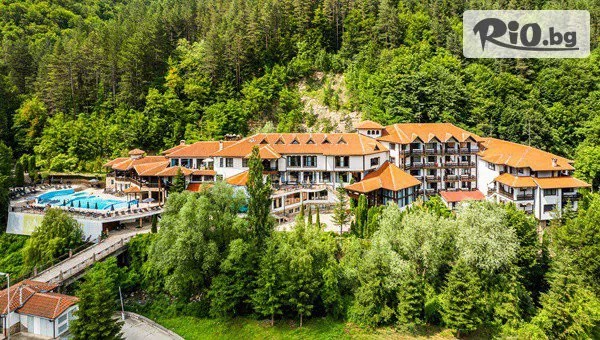 Изгодна делнична почивка в Алфарезорт Палас Чифлика 4*, Троянския Балкан! Нощувка със закуска и вечеря + минерални басейни и релакс зона