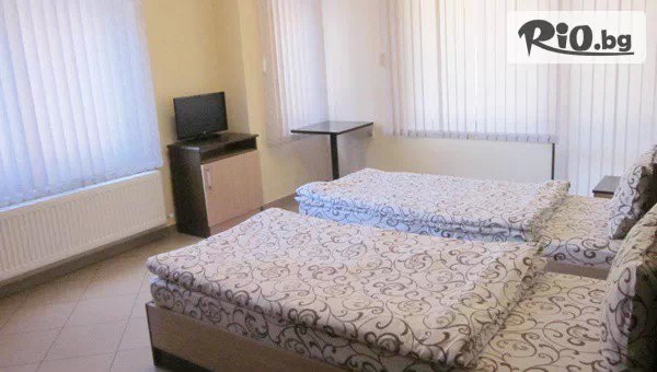 Почивка в Къща за гости Панорама, Смолян! Нощувка за до 16 човека до 31 Август - важи и за Празниците