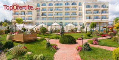Балнеохотел Терма Палас 5*, с. Кранево за Коледа! 3 ,4 или 5 нощувки на база All Inclusive + 2 празнични вечери, Фолклорна музикална програма, 1 процедура по избор, боулинг игра, минерален басейн и СПА пакет на цени от 399 лв. на човек
